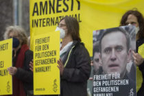 Amnesty-Mahnwache vor dem Kanzleramt in Berlin für die Freilassung des in Russland inhaftierten Kreml-Kritikers Alexej Nawalny (21. April 2021) © Amnesty International, Foto: Stephane Lelarge