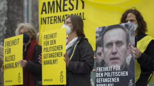 Amnesty-Mahnwache vor dem Kanzleramt in Berlin für die Freilassung des in Russland inhaftierten Kreml-Kritikers Alexej Nawalny (21. April 2021) © Amnesty International, Foto: Stephane Lelarge