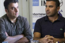 Die Journalisten Sherwan Sherwani (l.) und Guhdar Zebari vor ihrer Inhaftierung im Oktober 2020 (Archivaufnahmen) © privat
