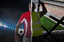 Fußball-Spektakel auf Kosten der Arbeitnehmer_innen: Die WM in Katar findet auf dem Rücken der Arbeitsmigrant_innen statt. © Amnesty International
